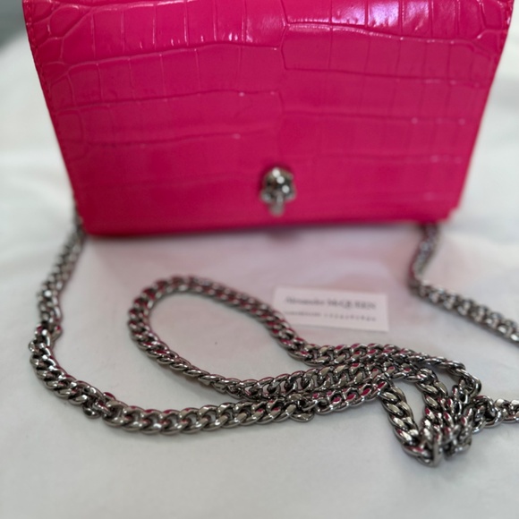 ALEXANDER MCQUEEN Skull Mini Embellished Neon Croc-Effect Leather Shoulder Bag - Picture 4 of 13